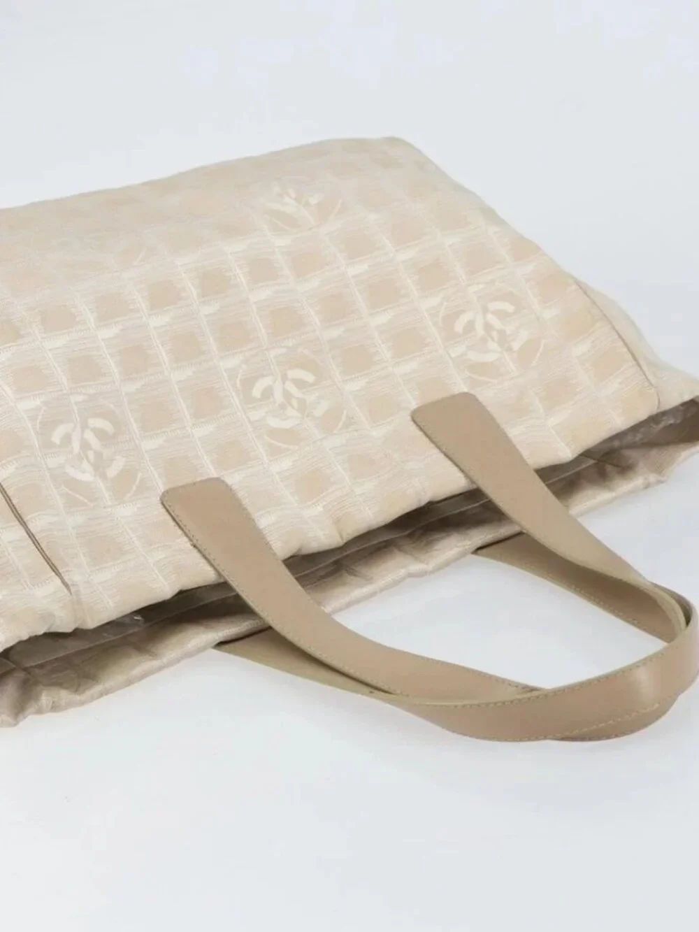 CHANEL New Travel Line Tote Bag Beige Gold CC Auth 158686